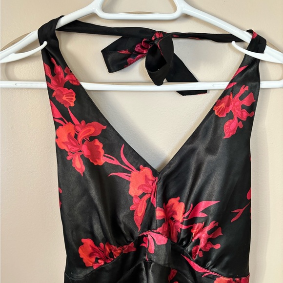 Women’s halter dress - Picture 2 of 3